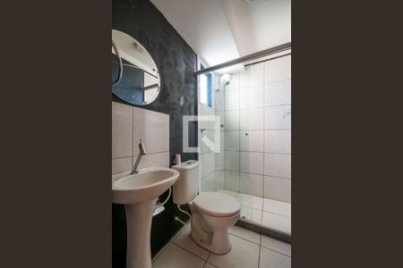 Banheiro de apartamento à venda com 2 quartos, 40m² em Vila Nova, Porto Alegre