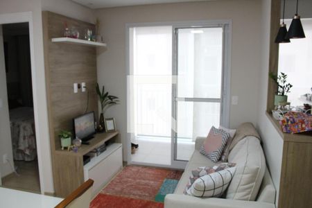 Sala de apartamento para alugar com 2 quartos, 46m² em Parque Industrial Tomas Edson, São Paulo