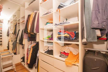 Casa à venda com 350m², 3 quartos e 4 vagasSuíte 3 - Closet