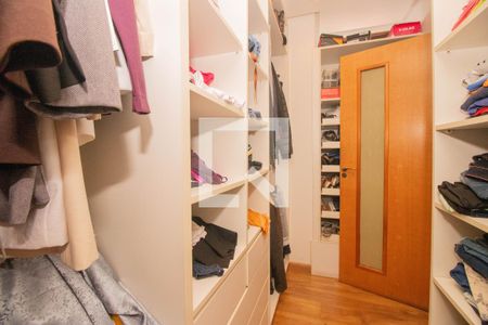 Casa à venda com 350m², 3 quartos e 4 vagasSuíte 3 - Closet