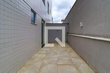 Apartamento à venda com 63m², 2 quartos e 2 vagasVaranda do Quarto 2