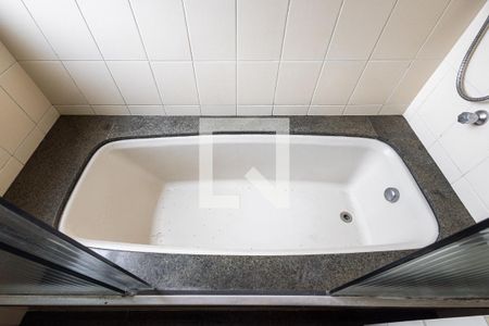 Apartamento à venda com 230m², 5 quartos e 3 vagasBanheiro da Suíte 1