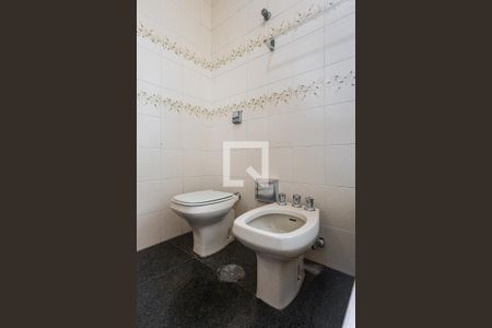 Apartamento à venda com 230m², 5 quartos e 3 vagasBanheiro da Suíte 1