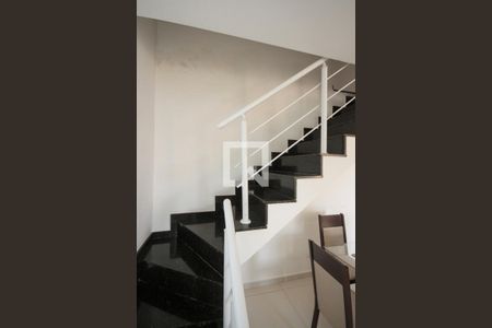 Escada de casa à venda com 3 quartos, 148m² em Vila Celeste, São Paulo