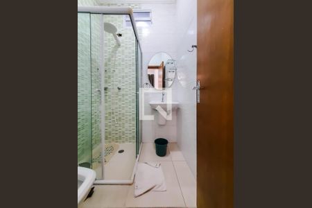 Banheiro da Suíte de apartamento para alugar com 2 quartos, 61m² em Centro, Guarujá