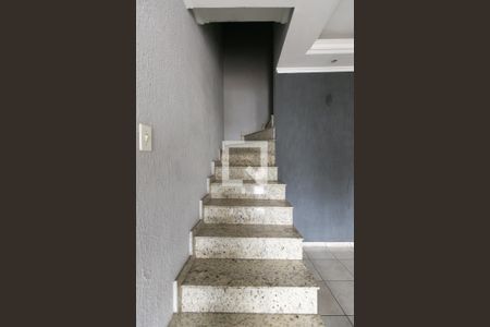 Escada de casa à venda com 2 quartos, 100m² em Jardim Nossa Senhora do Carmo, São Paulo
