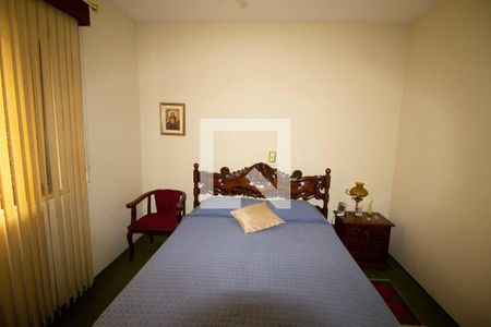 Casa à venda com 350m², 4 quartos e 2 vagas Casa à venda com 350m², 4 quartos e 2 vagasQuarto 4