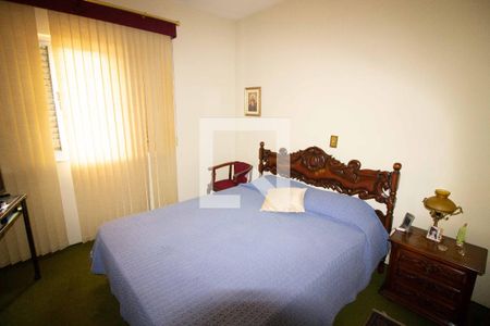 Casa à venda com 350m², 4 quartos e 2 vagas Casa à venda com 350m², 4 quartos e 2 vagasQuarto 4