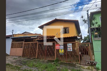 Casa de condomínio para alugar com 78m², 3 quartos e 1 vaga Casa de condomínio para alugar com 78m², 3 quartos e 1 vagaFachada