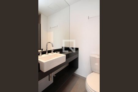 Banheiro de kitnet/studio para alugar com 0 quarto, 21m² em República, São Paulo