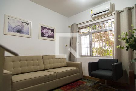 Casa à venda com 168m², 5 quartos e 2 vagasSala