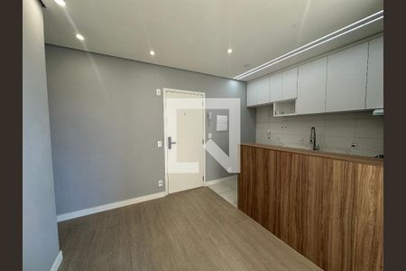 Sala de apartamento à venda com 2 quartos, 44m² em Jardim Tupanci, Barueri