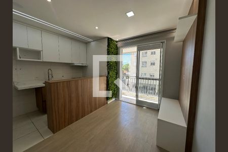 Sala de apartamento à venda com 2 quartos, 44m² em Jardim Tupanci, Barueri
