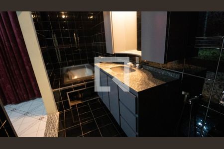 Casa à venda com 240m², 3 quartos e 2 vagasBanheiro suíte