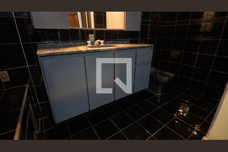 Casa à venda com 240m², 3 quartos e 2 vagasBanheiro suíte