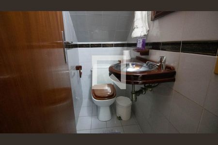 Casa à venda com 240m², 3 quartos e 2 vagasLavabo