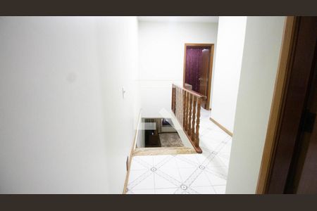 Casa à venda com 240m², 3 quartos e 2 vagasCorredor