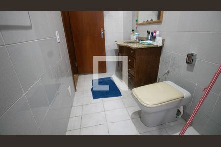 Casa à venda com 240m², 3 quartos e 2 vagasBanheiro