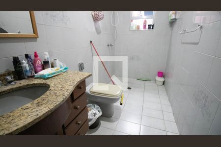 Casa à venda com 240m², 3 quartos e 2 vagasBanheiro