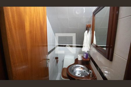 Casa à venda com 240m², 3 quartos e 2 vagasLavabo