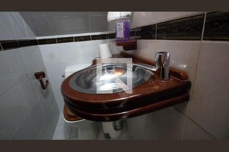 Casa à venda com 240m², 3 quartos e 2 vagasLavabo