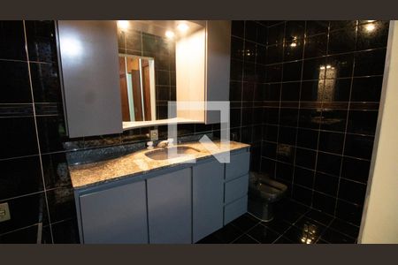 Casa à venda com 240m², 3 quartos e 2 vagasBanheiro suíte