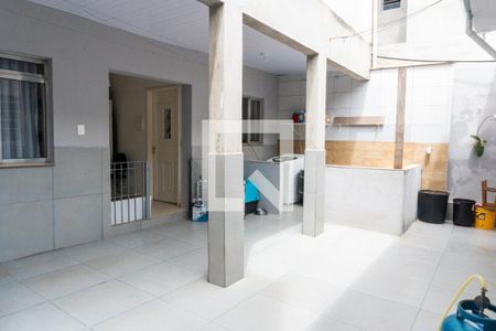 Casa à venda com 216m², 5 quartos e 1 vagaÁrea de Serviço