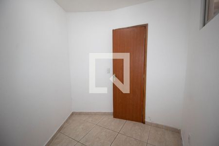Quarto 2 de apartamento para alugar com 2 quartos, 50m² em Olaria, Rio de Janeiro
