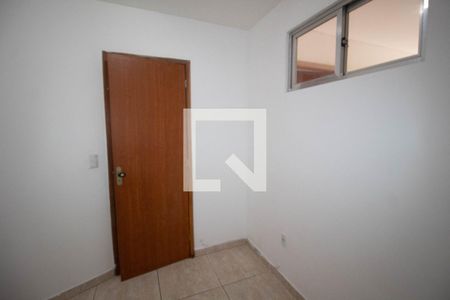 Quarto 2 de apartamento para alugar com 2 quartos, 50m² em Olaria, Rio de Janeiro