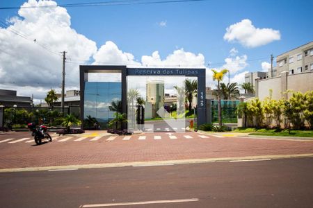 Apartamento para alugar com 42m², 2 quartos e 1 vagaFachada e portaria