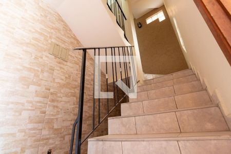 Casa à venda com 170m², 3 quartos e 4 vagasEscada