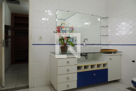 Casa à venda com 548m², 8 quartos e 2 vagasBanheiro da Suíte 8