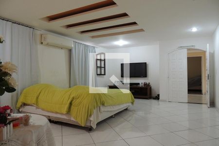 Casa à venda com 548m², 8 quartos e 2 vagasQuarto Suíte 4