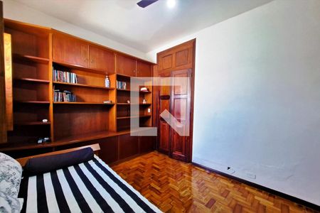 Casa à venda com 434m², 5 quartos e 2 vagas Casa à venda com 434m², 5 quartos e 2 vagasQuarto 4