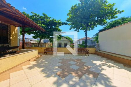 Casa à venda com 434m², 5 quartos e 2 vagas Casa à venda com 434m², 5 quartos e 2 vagasQuintal