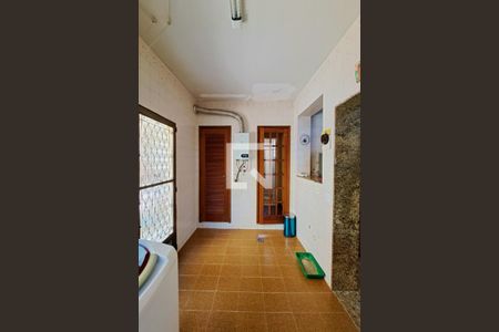 Casa à venda com 434m², 5 quartos e 2 vagas Casa à venda com 434m², 5 quartos e 2 vagasÁrea de Serviço