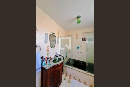 Casa à venda com 434m², 5 quartos e 2 vagas Casa à venda com 434m², 5 quartos e 2 vagasBanheiro da Suíte