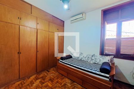 Casa à venda com 434m², 5 quartos e 2 vagas Casa à venda com 434m², 5 quartos e 2 vagasQuarto 4