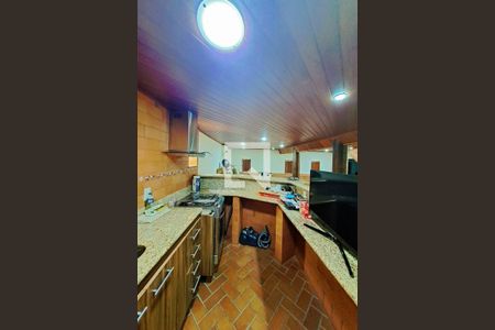 Casa à venda com 434m², 5 quartos e 2 vagas Casa à venda com 434m², 5 quartos e 2 vagasCozinha do Porão