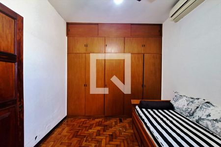 Casa à venda com 434m², 5 quartos e 2 vagas Casa à venda com 434m², 5 quartos e 2 vagasQuarto 4