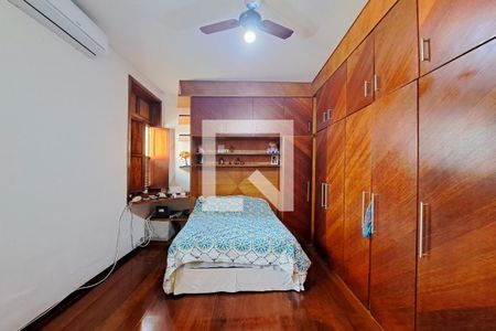 Casa à venda com 434m², 5 quartos e 2 vagas Casa à venda com 434m², 5 quartos e 2 vagasQuarto 2 - Suíte