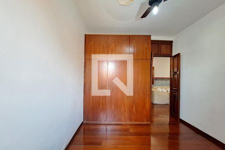 Casa à venda com 434m², 5 quartos e 2 vagas Casa à venda com 434m², 5 quartos e 2 vagasQuarto 1