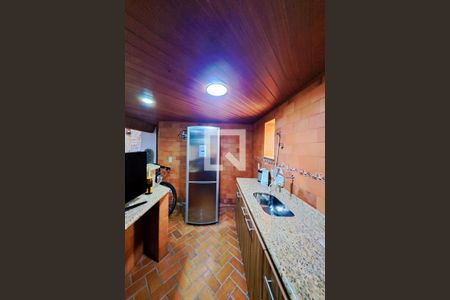 Casa à venda com 434m², 5 quartos e 2 vagas Casa à venda com 434m², 5 quartos e 2 vagasCozinha do Porão