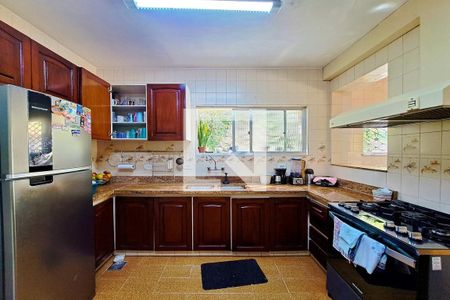 Casa à venda com 434m², 5 quartos e 2 vagas Casa à venda com 434m², 5 quartos e 2 vagasCozinha