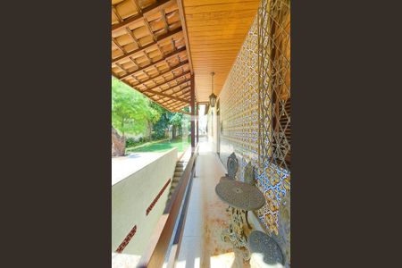 Casa à venda com 434m², 5 quartos e 2 vagas Casa à venda com 434m², 5 quartos e 2 vagasQuintal