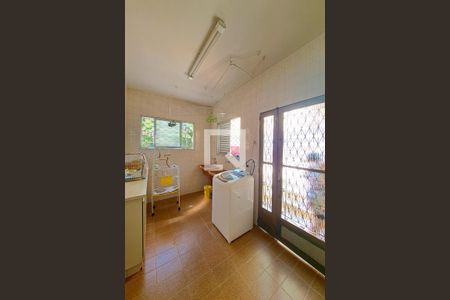 Casa à venda com 434m², 5 quartos e 2 vagas Casa à venda com 434m², 5 quartos e 2 vagasÁrea de Serviço