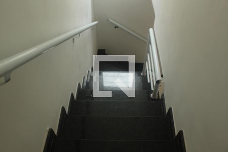 Escada de casa à venda com 3 quartos, 81m² em Jardim Palmares (zona Sul), São Paulo