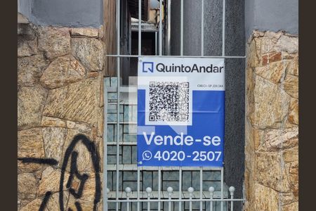 Casa para alugar com 120m², 3 quartos e 1 vagaPlaquinha instalada no portão do imóvel