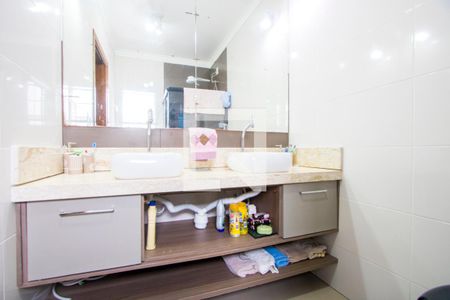 Casa à venda com 199m², 5 quartos e 3 vagas Casa à venda com 199m², 5 quartos e 3 vagasCasa 2 - Banheiro