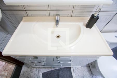 Casa à venda com 199m², 5 quartos e 3 vagas Casa à venda com 199m², 5 quartos e 3 vagasCasa 1 - Banheiro social 2